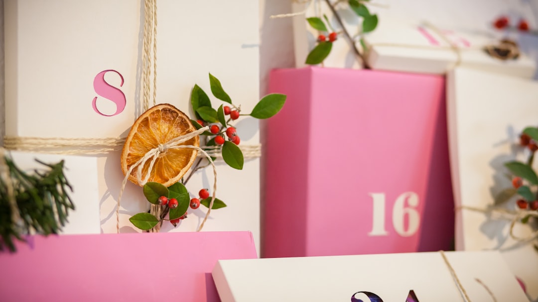 entdecken sie unseren adventskalender für paare – 24 liebevolle überraschungen, die ihre gemeinsame weihnachtszeit unvergesslich machen.