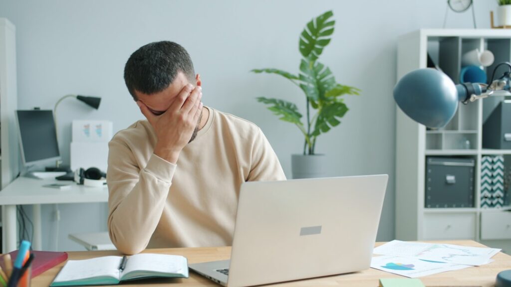 tipps und strategien für die erfolgreiche rückkehr an den arbeitsplatz nach einer krankheit. so gelingt der wiedereinstieg sicher und gesund.